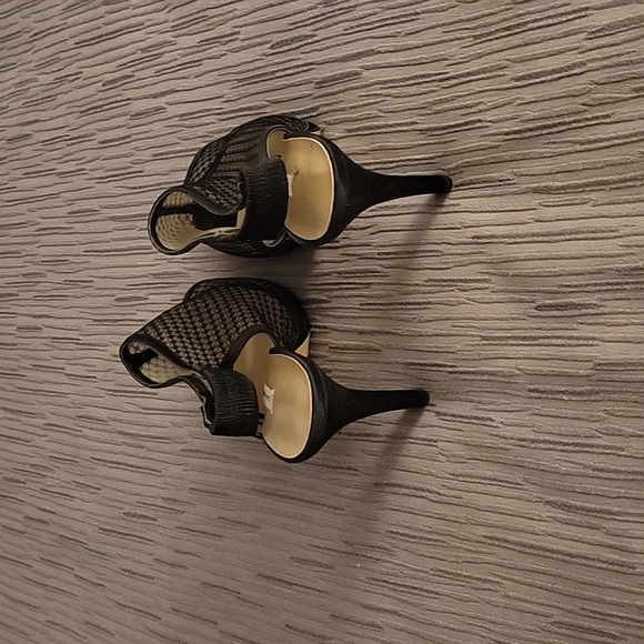 Shoes - Picture 4 of 4